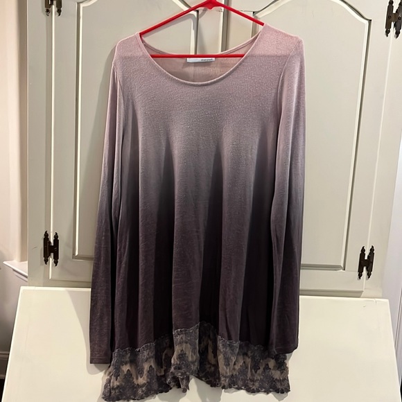chatoyant Tops - Size L purple/cream tunic. Worn several times. Listing #3631